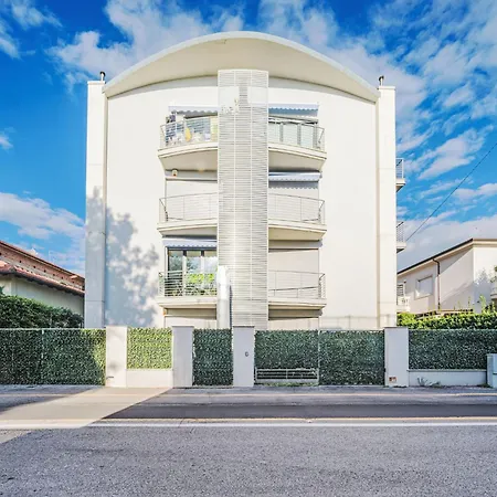 Versilia By Interhome Марина-ді-П'єтразанта